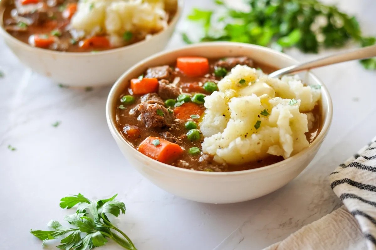 creamy-lamb-stew-with-mash-potato-top
